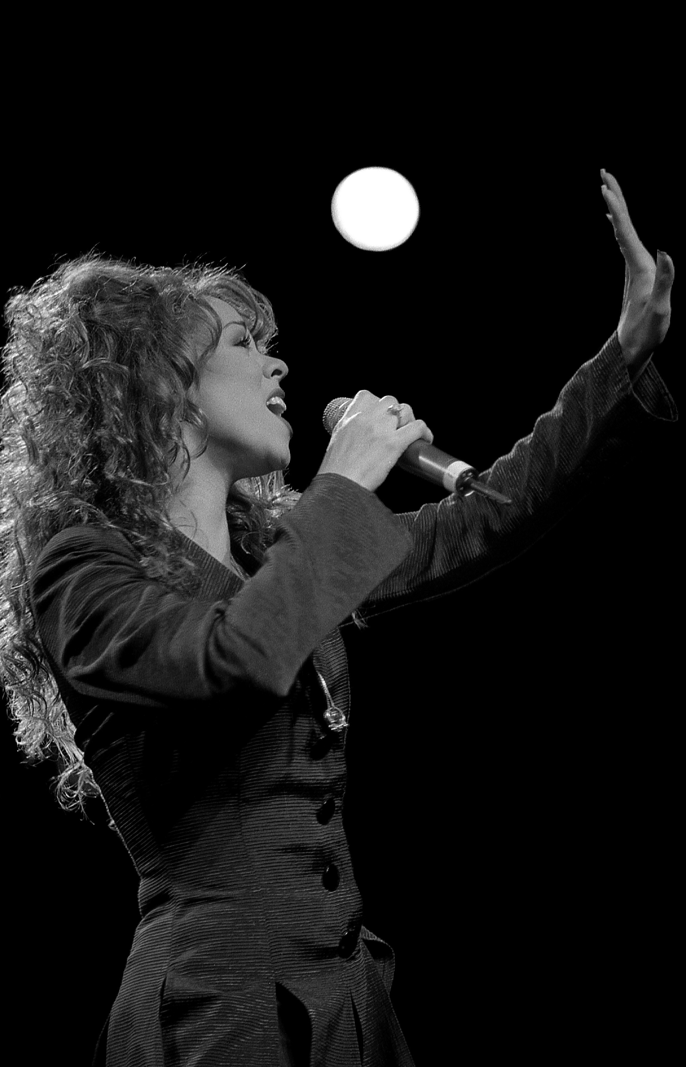 Singer Mariah Carey performs at the Rosemont Horizon in Rosemont, Illinois in November 1993