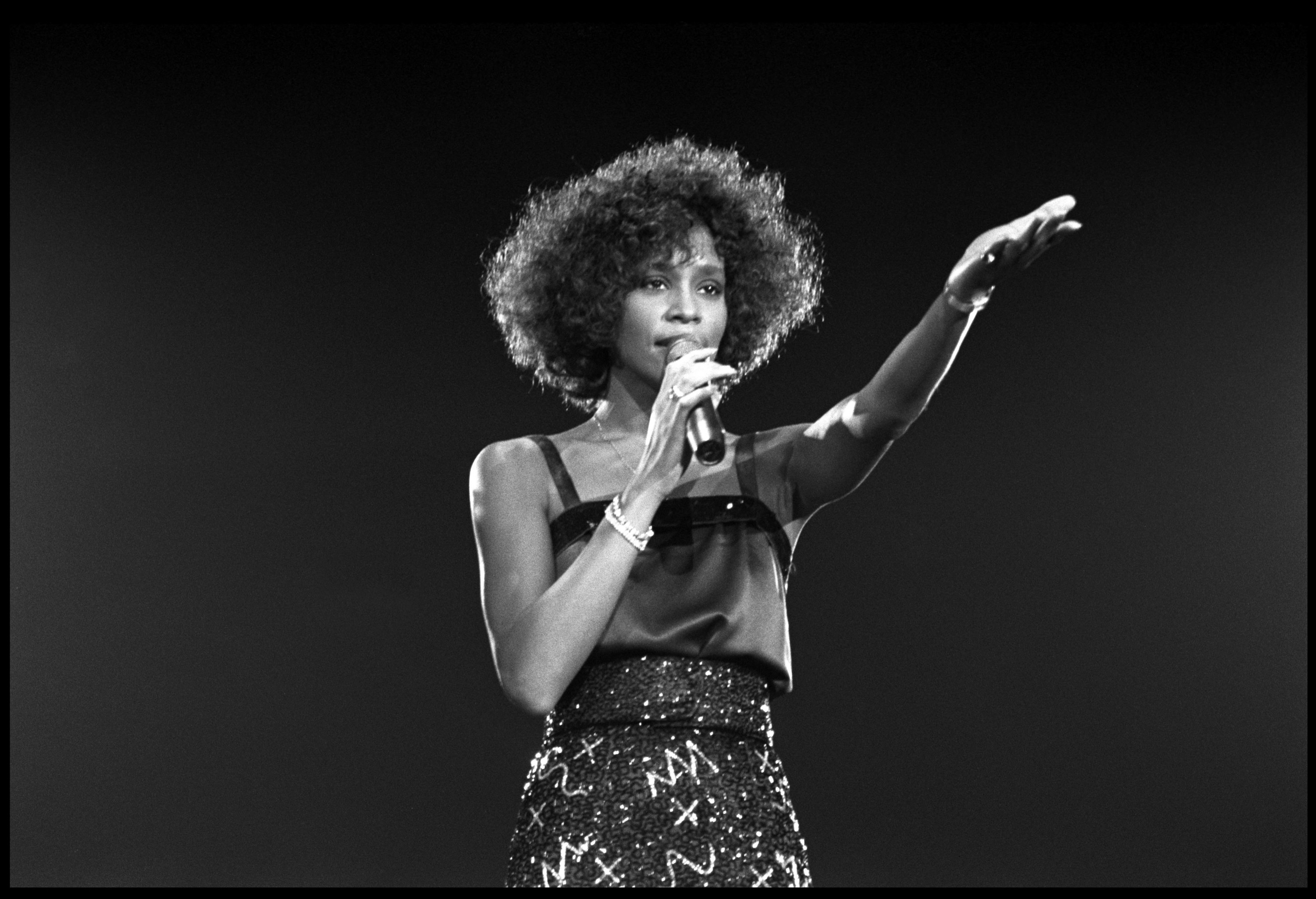 Photo of Whitney HOUSTON, Whitney Houston performing on stage