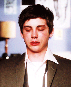 Charlie crying in The Perks of Being a Wallflower