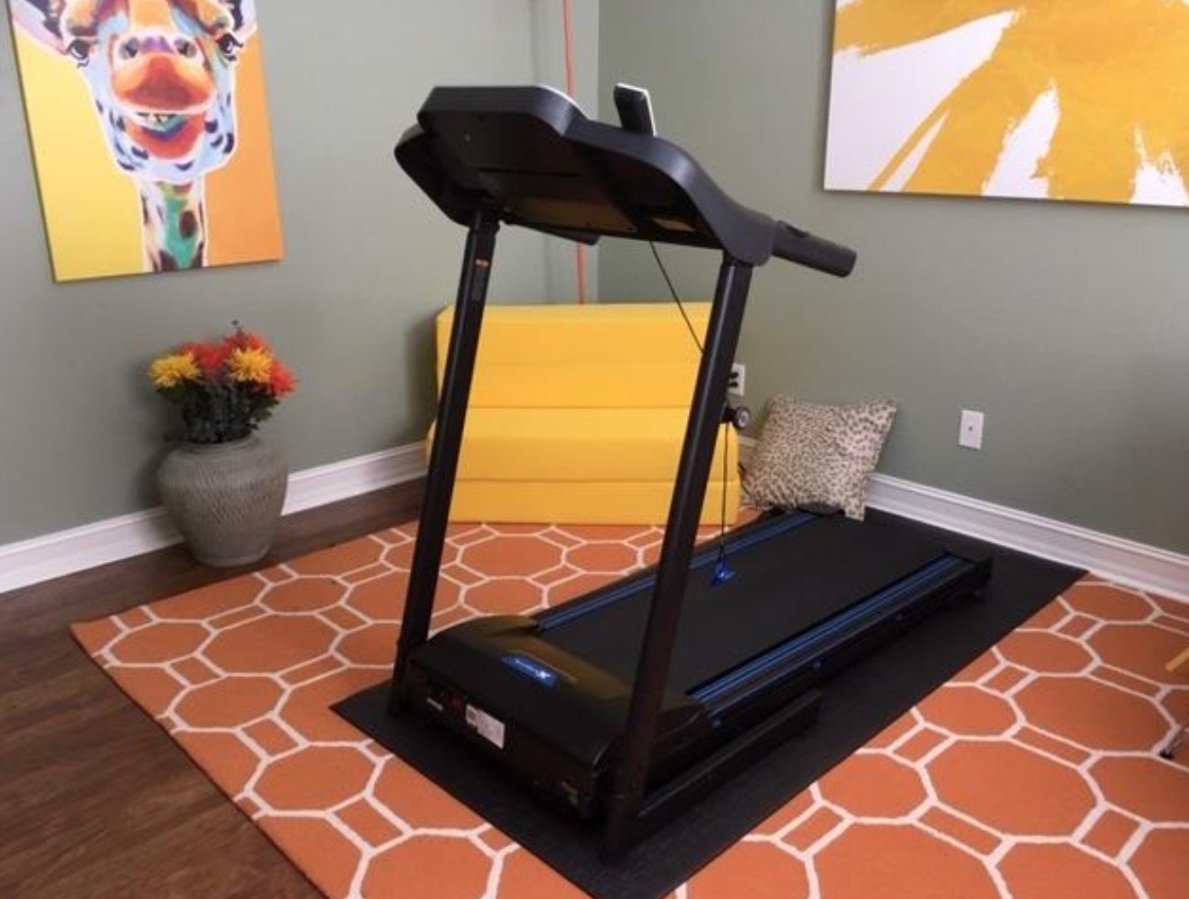 a reviewer&#x27;s black treadmill