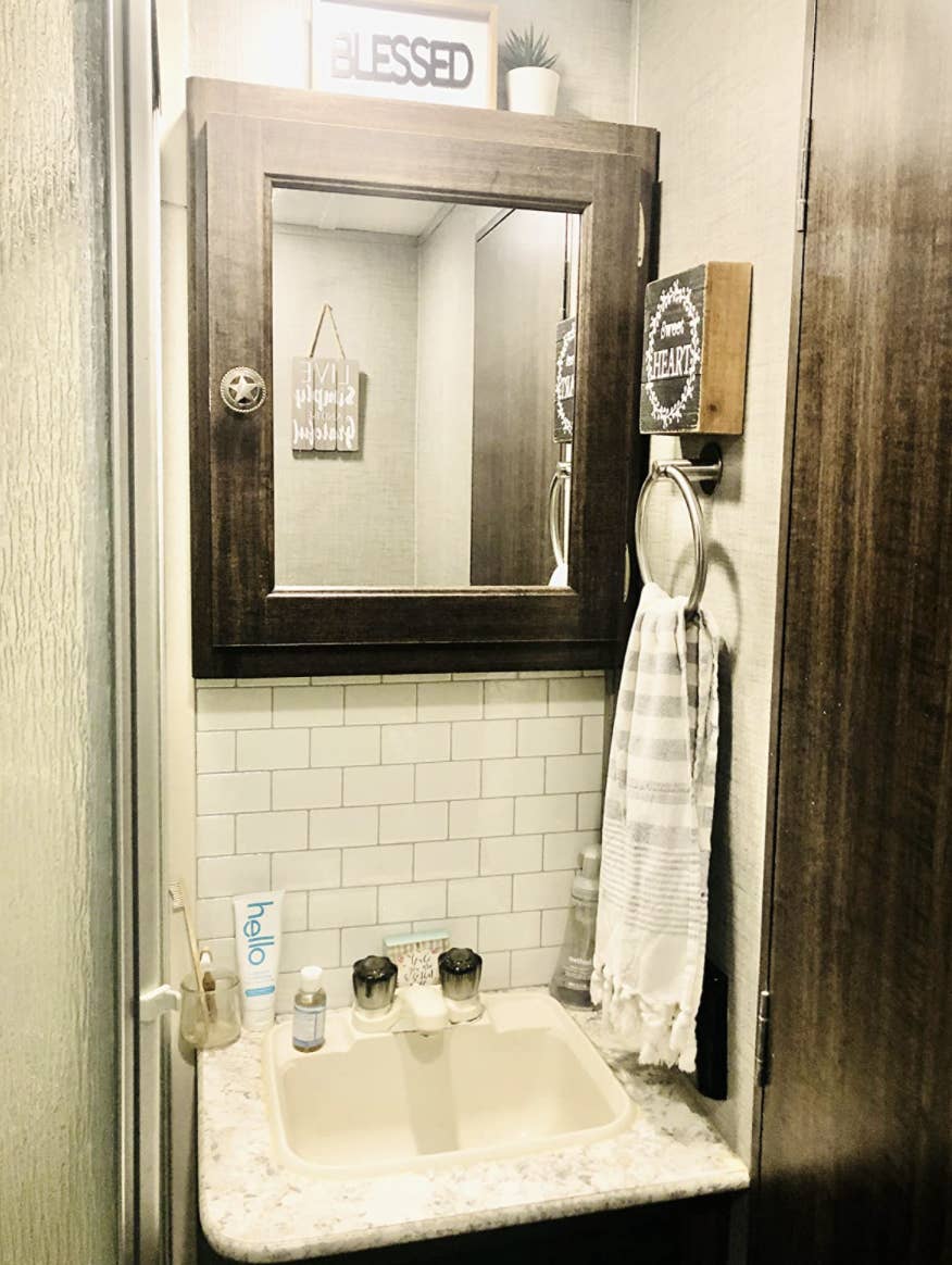 2pcs Bathroom Sink Drain Hair Catcher, Kitchen Sink Strainer Plug, Shower  Drain Cover, Bathtub Drain Stopper, Toilet Tank Cover Wall Sticker,  Anti-odor Silicone Tool