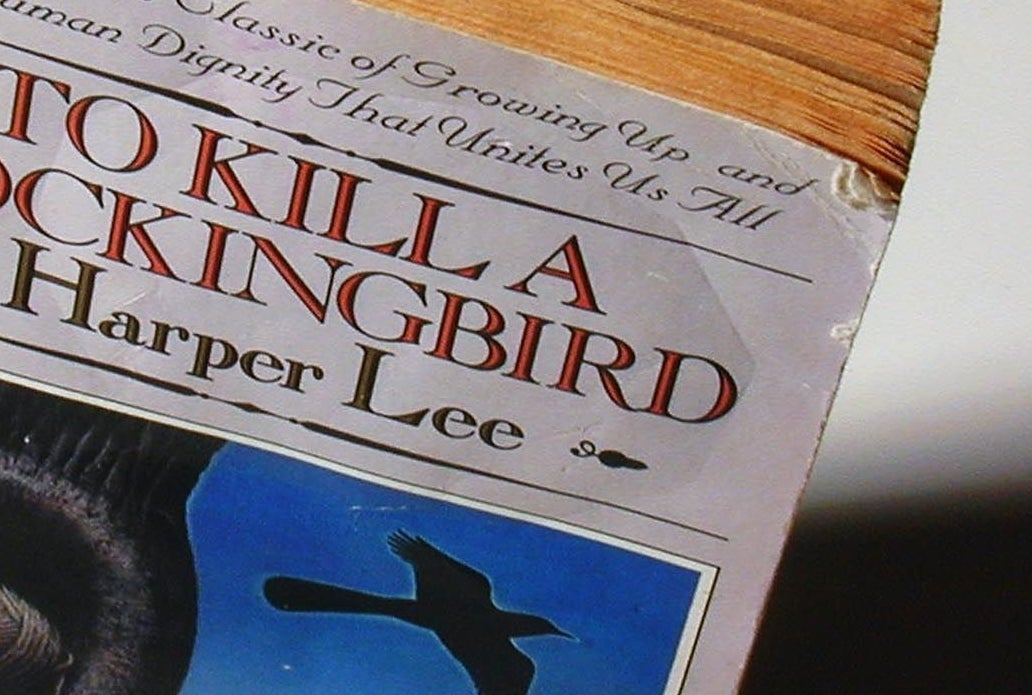 the cover of To Kill A Mockingbird by Harpe Lee