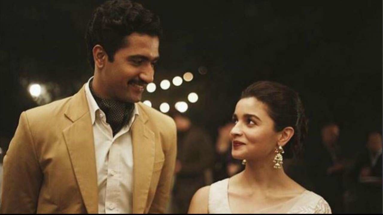 Vicky and Alia smile at each other in a still from Raazi.