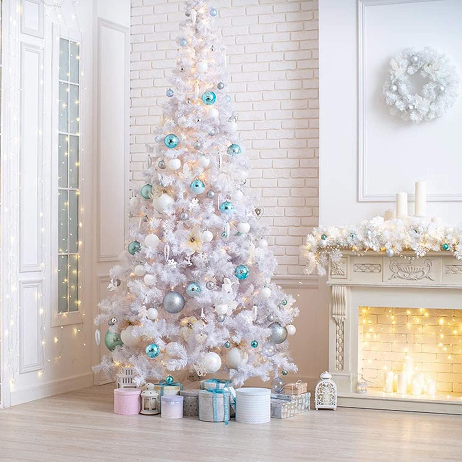 28 Pieces Of Chic Christmas Decor That Aren’t Red Or Green