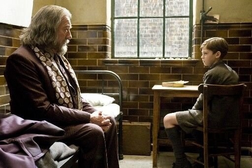 Albus Dumbledore meets young Tom Riddle