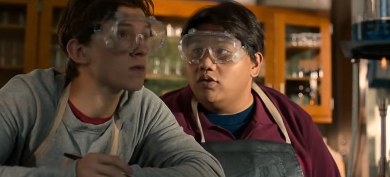 Ned talking to Peter while he&#x27;s taking notes during science class in &quot;Spider-Man: Homecoming&quot;