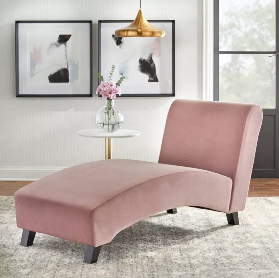the lounge in pink