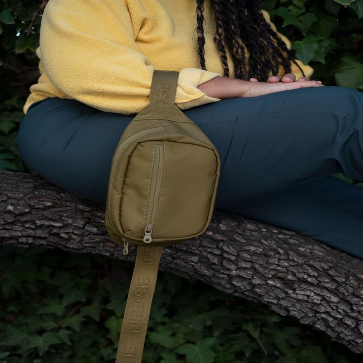 fanny pack in thorn color