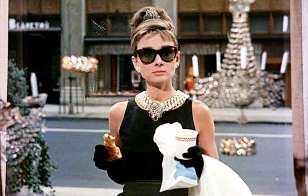 Holly Golightly looking into the window at Tiffany&#x27;s