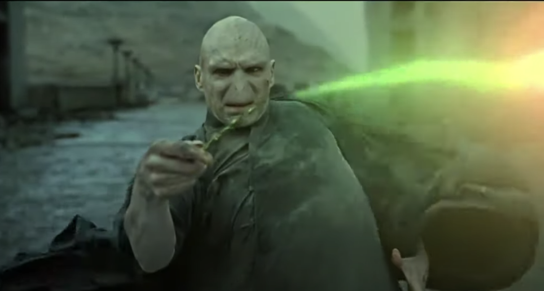 Voldemort battles Harry Potter