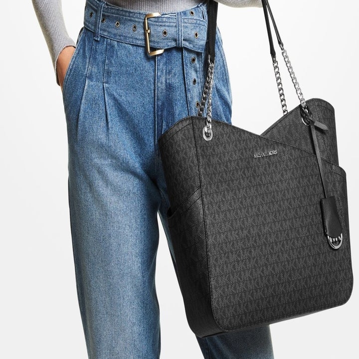 Model carrying large shoulder bag