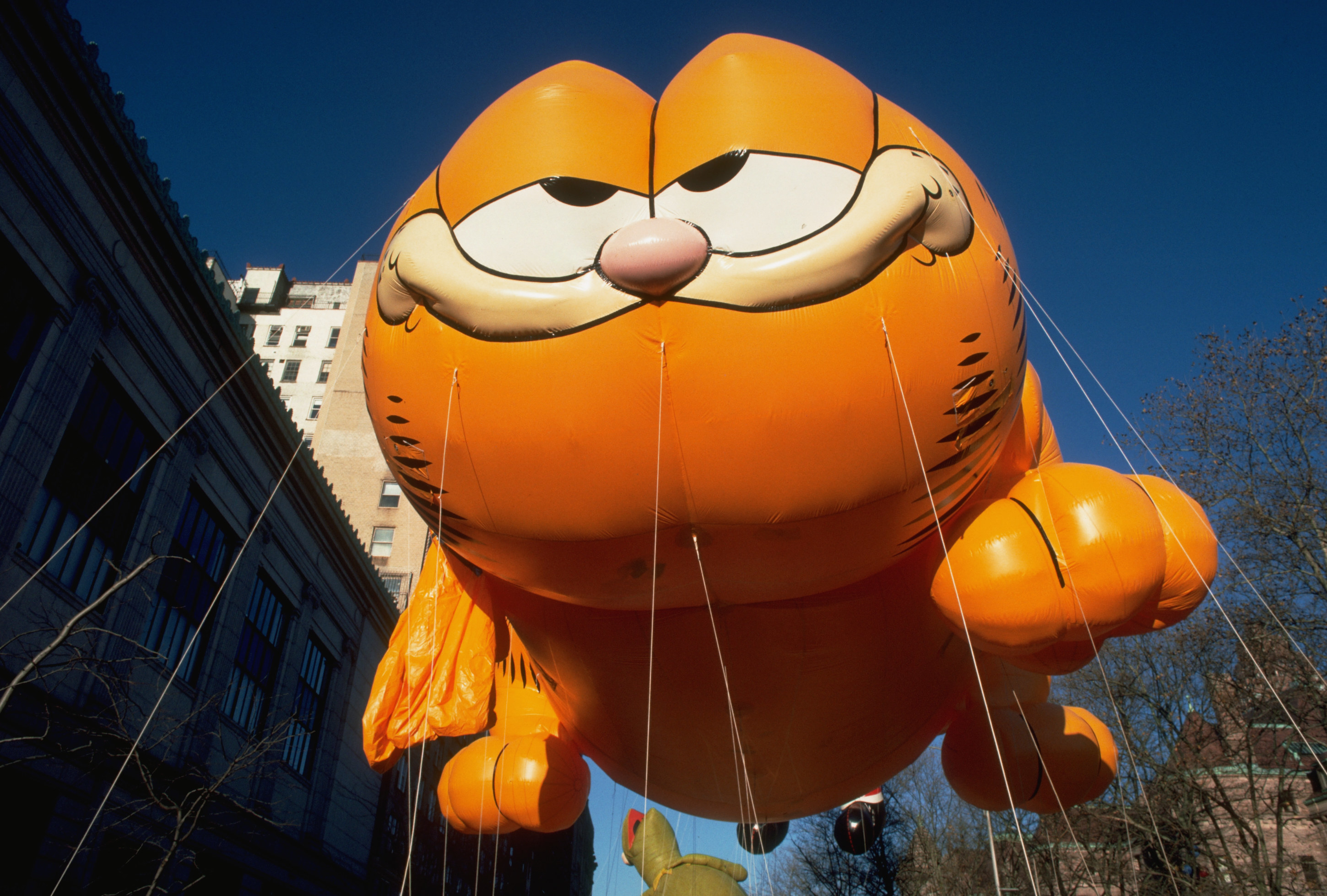 Garfield balloon