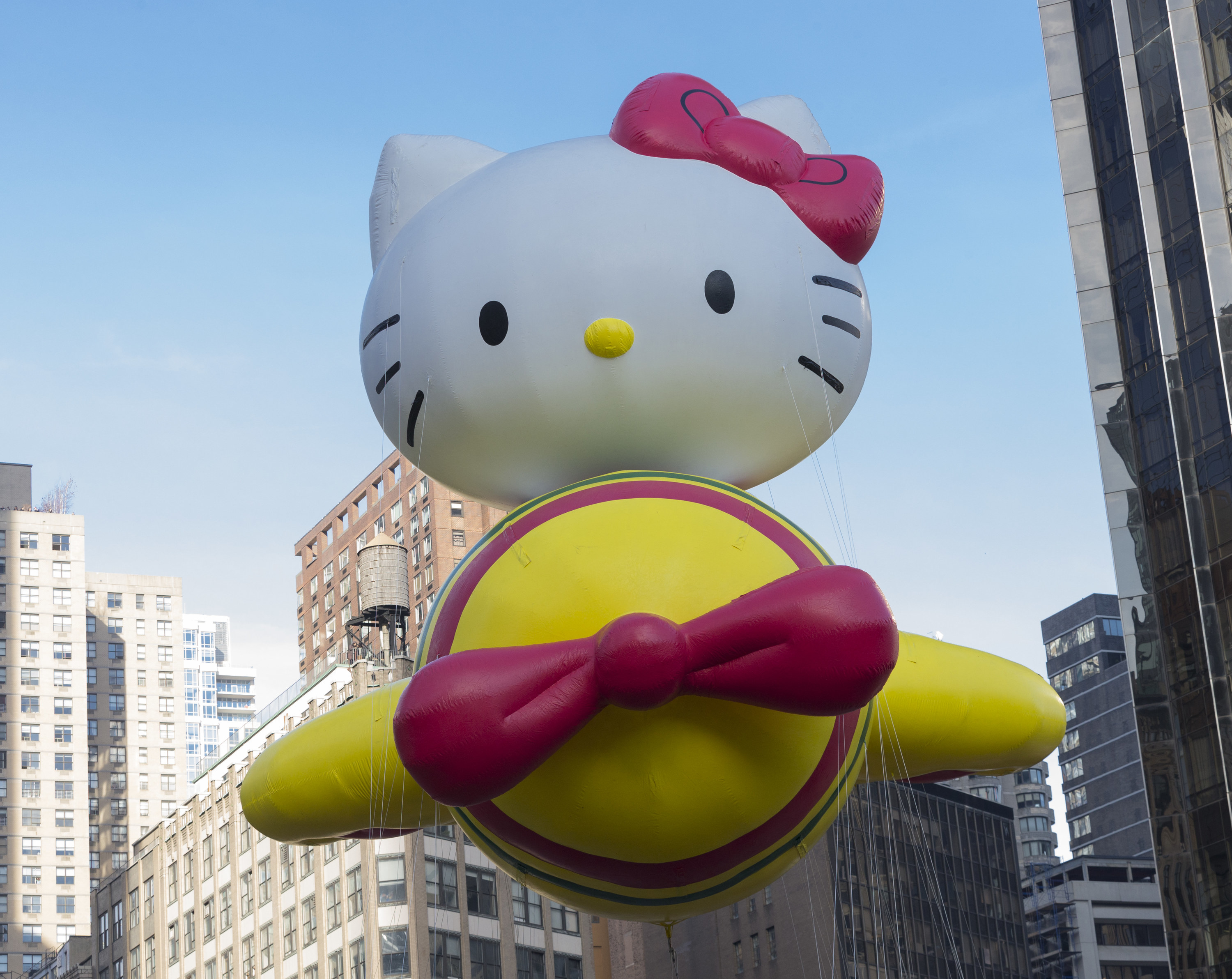 Hello Kitty in a plane balloon