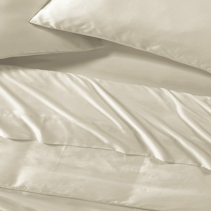 a close-up of the sheets in the color "fog"