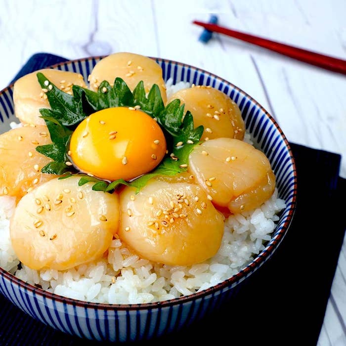 めんつゆに漬けるだけ 旨味たっぷり とろける悪魔の漬けホタテ丼 めんつゆに漬けるだけ 旨味たっぷり とろける悪魔の漬けホタテ丼