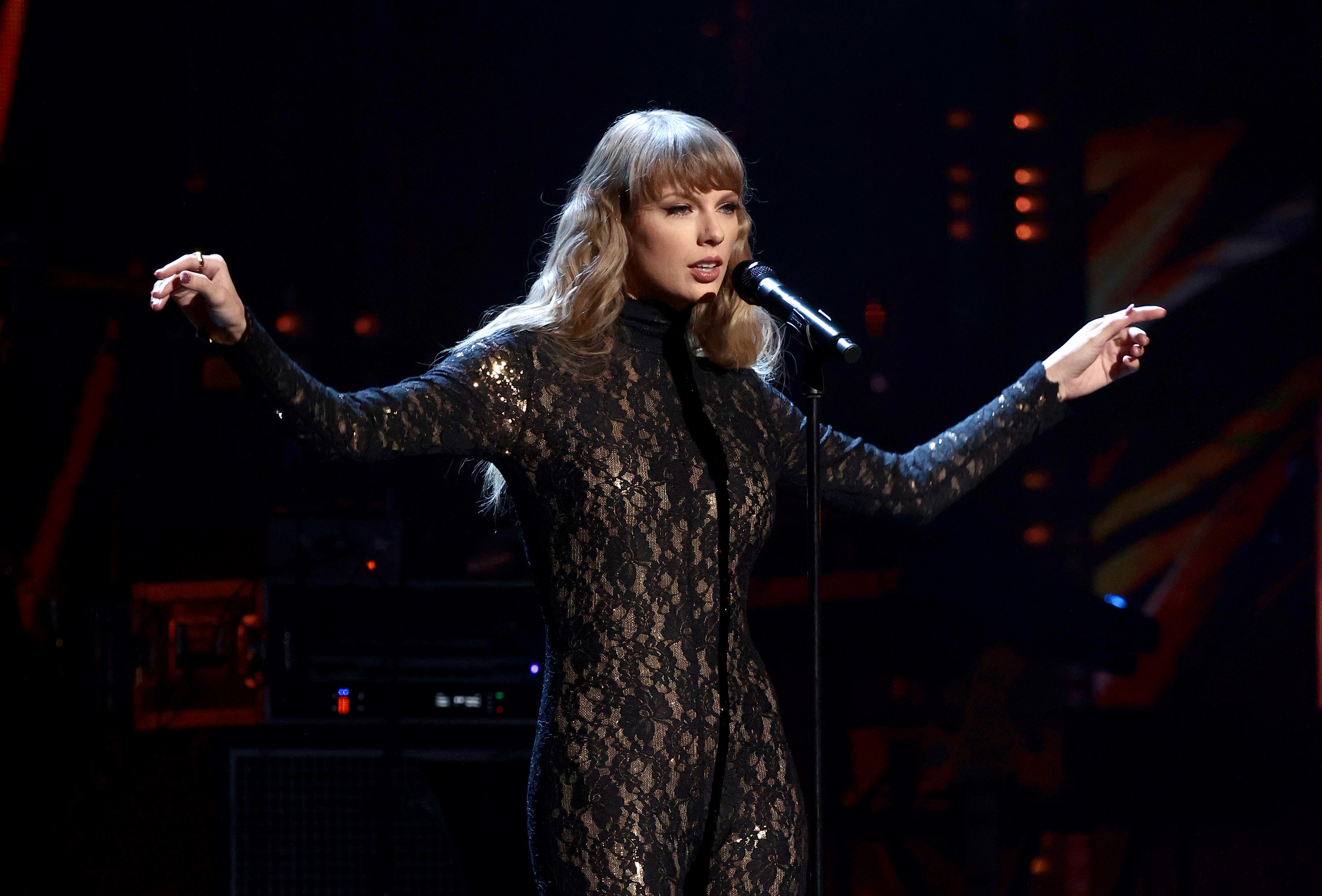Taylor Swift Releases Cardigan in Honor of '1989 (Taylor's Version)