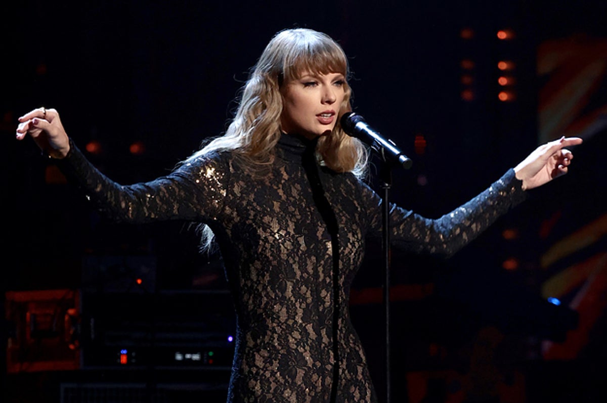 Taylor Swift Launches 'Red (Taylor's Version)' Lyric Collection - Nerds and  Beyond