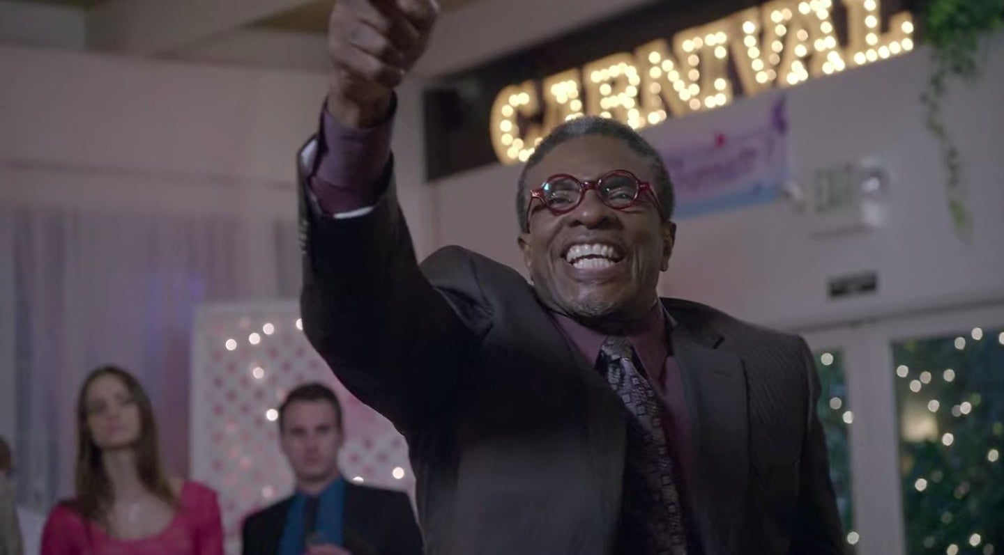 Elroy pointing and smiling in &quot;Community&quot;
