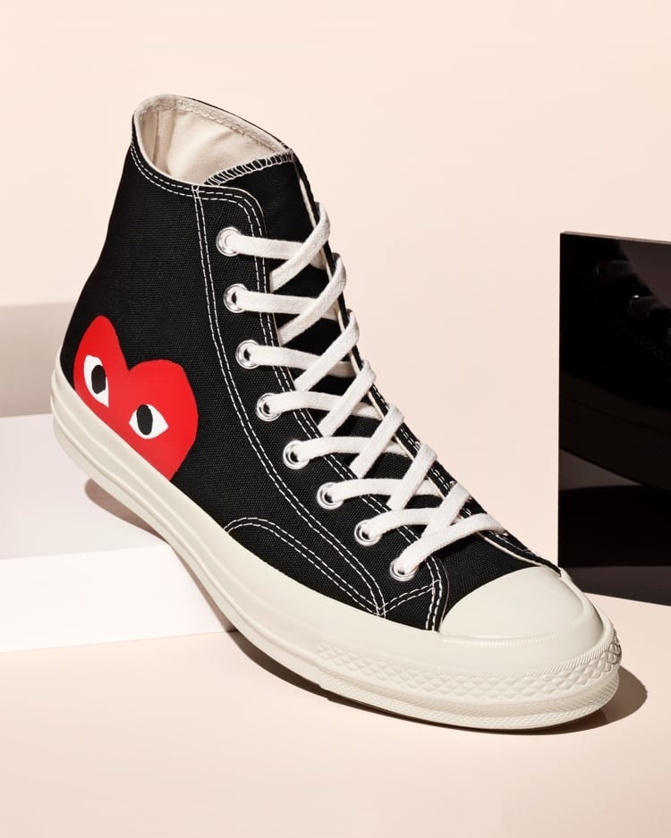 the converse show in black, showing the red CDG Play heart on the right side