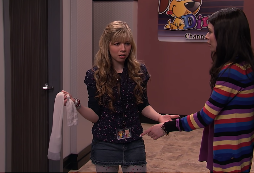 McCurdy as Sam Puckett, holding a sock full of butter