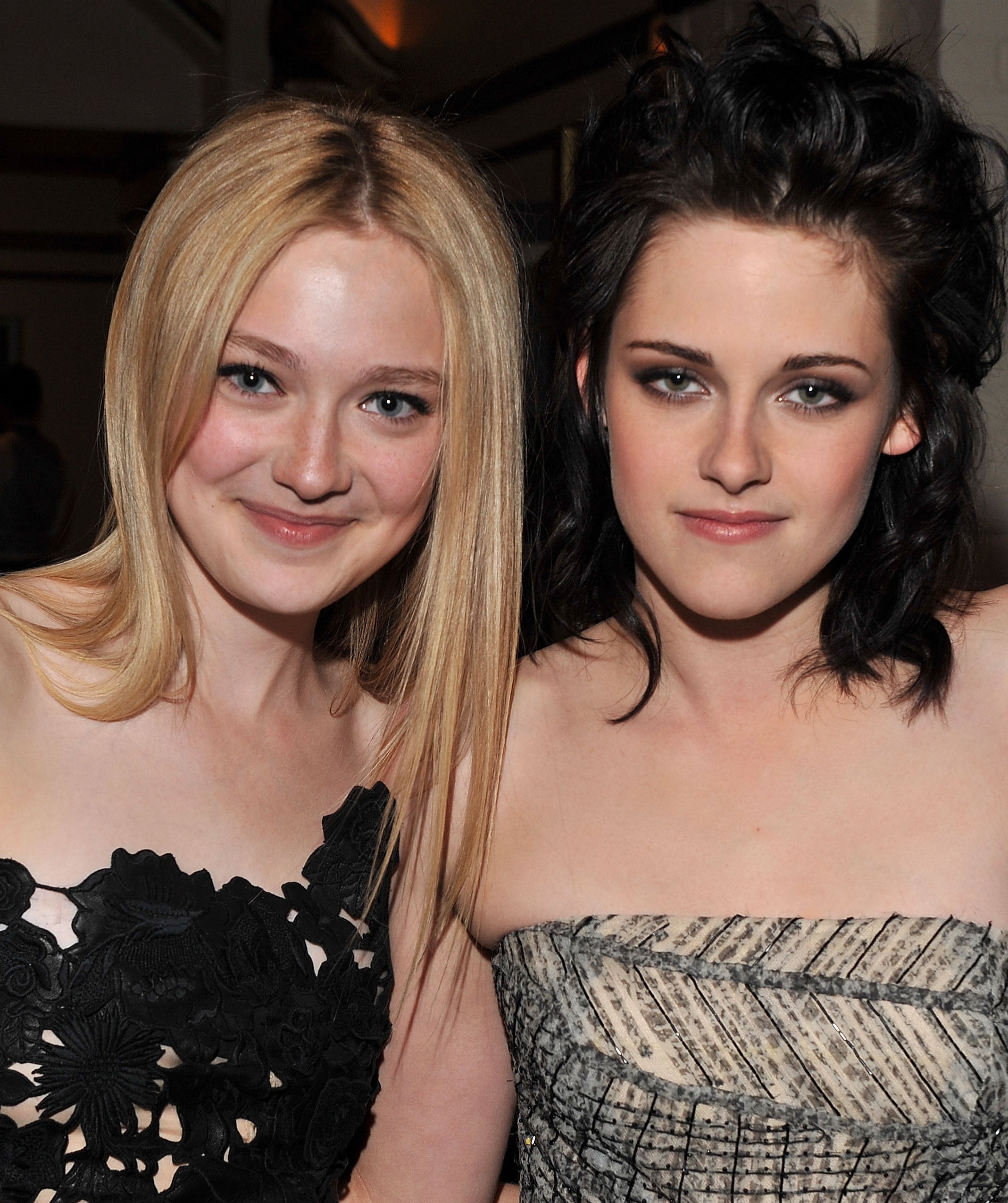 Photo of Dakota Fanning and Kristen Stewart at an event