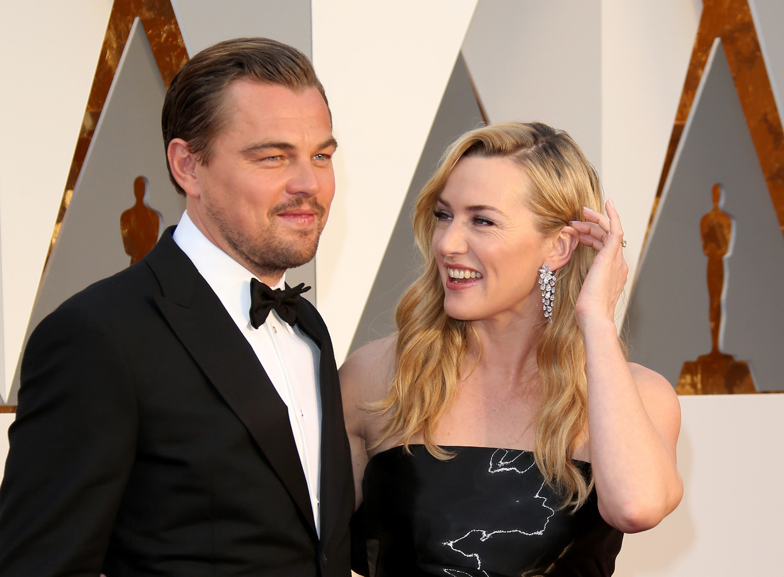 Photo of Leonardo DiCaprio and Kate Winslet smiling at an awards show