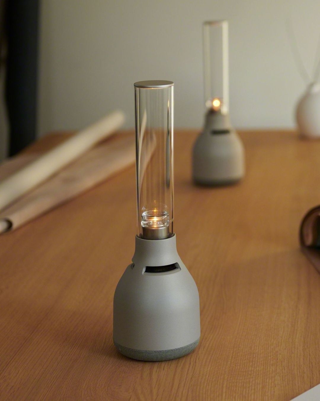 the glass speaker that has a ceramic base