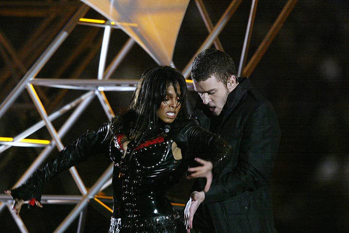 Janet and Justin performing onstage