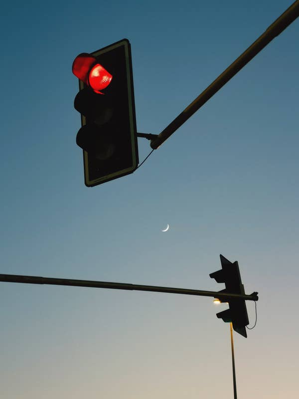 A red traffic light at night.