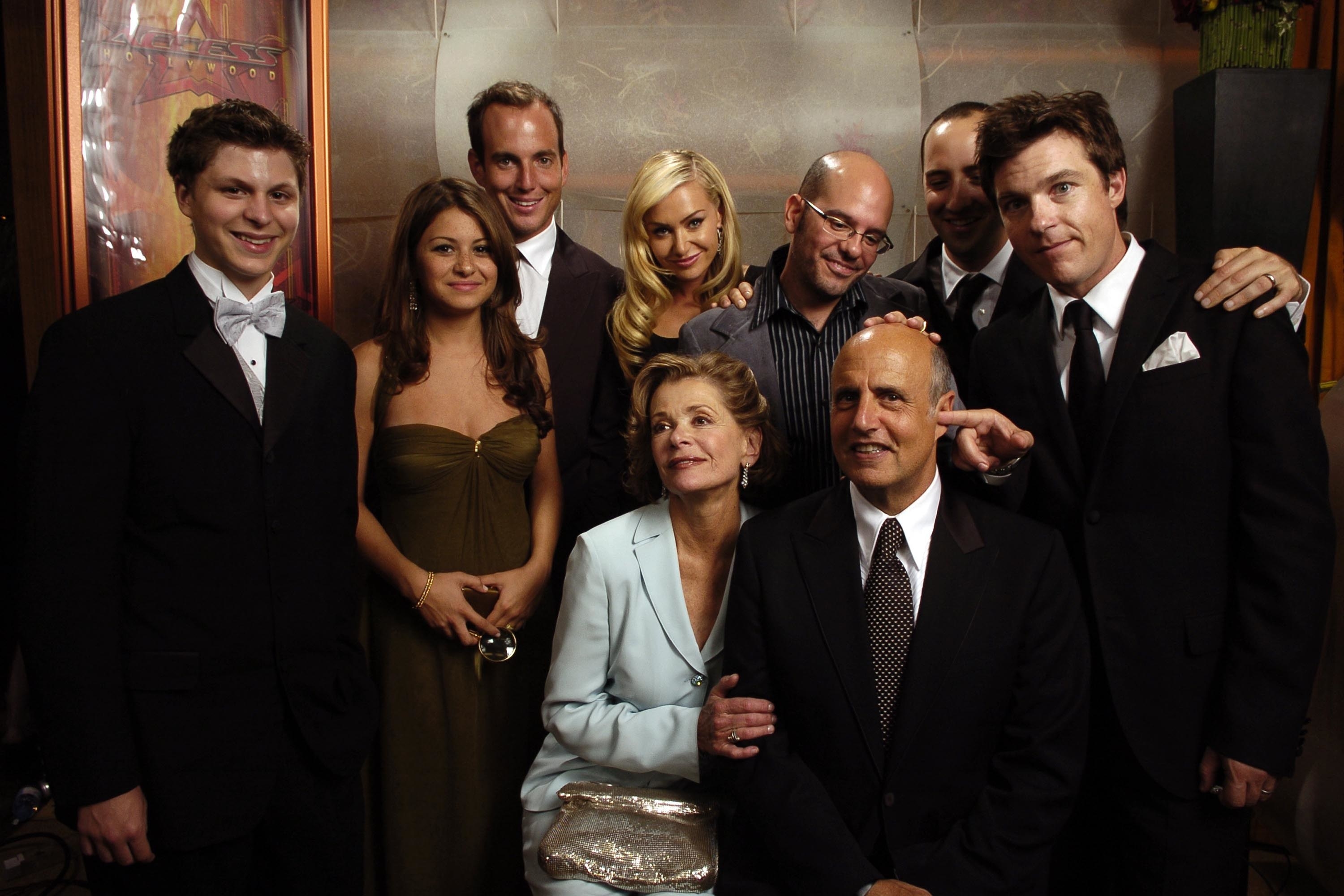 The cast of &quot;Arrested Development&quot; posing together