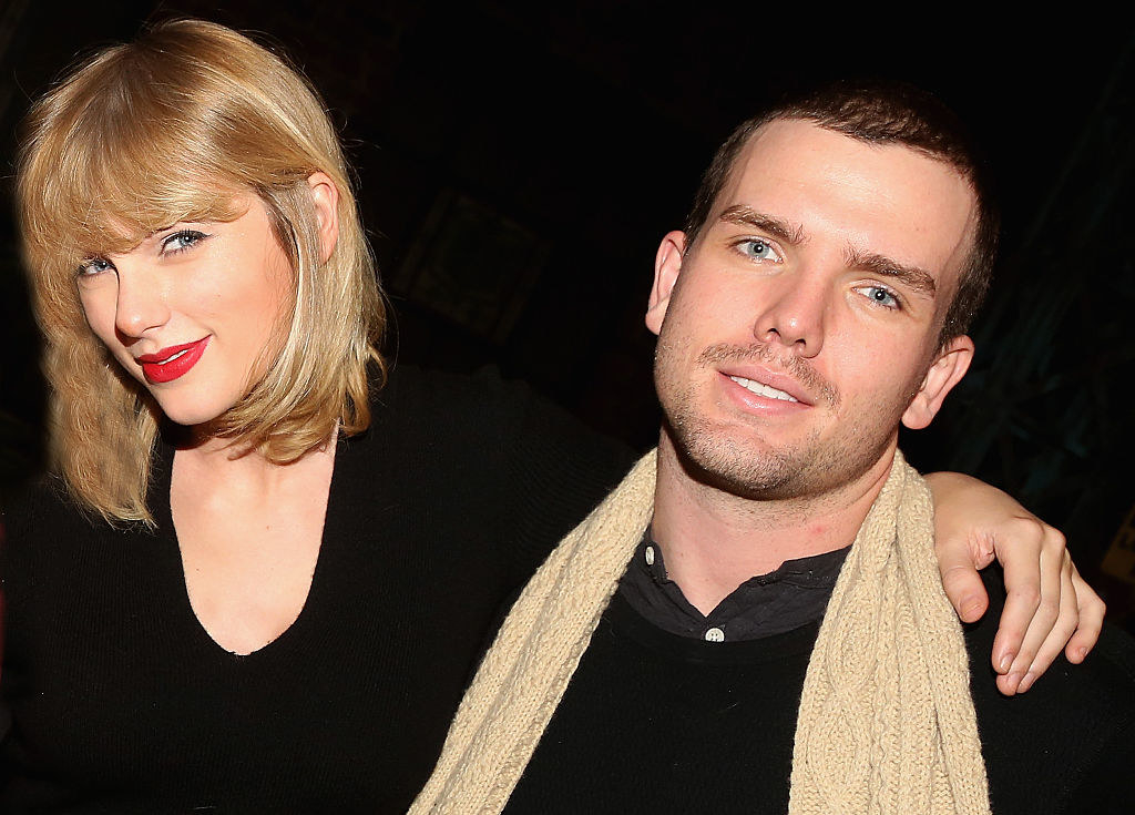 Taylor and Austin pose backstage at kinky boots