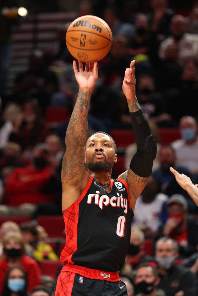 Damian Lillard shoots a basketball