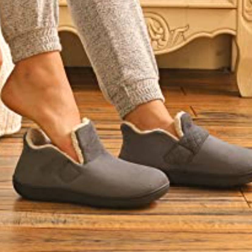 Luxury Designer Womens Fluffy Slipper AAA Quality Winter Footwear For  Indoor And Outdoor Use Famous Ladies Furry Fuzzy Shearling Slippers Womens,  Flats, Sandals, And Slides In Sizes 35 42 From Surprisesshoe, $10.63