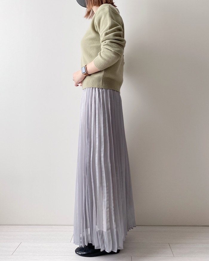 楽チンなのにめっちゃ上品！GUの「きらめきスカート」素材の高級感が