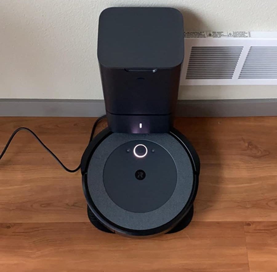 reviewer pic or the roomba vacuum