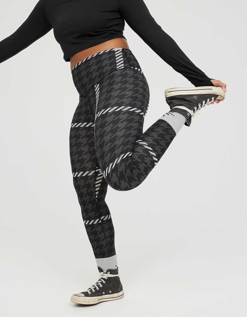 model wearing the black and grey houndstooth printed leggings