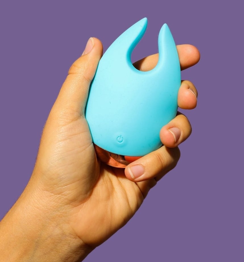 Model holding aqua vibrator