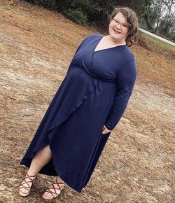 Reviewer wearing the dark blue dress with brown sandals
