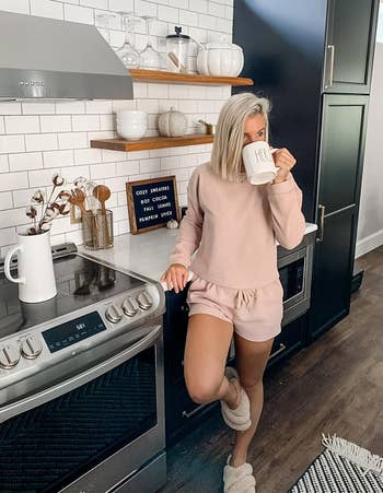 a reviewer in the shorts and long sleeve set in blush pink