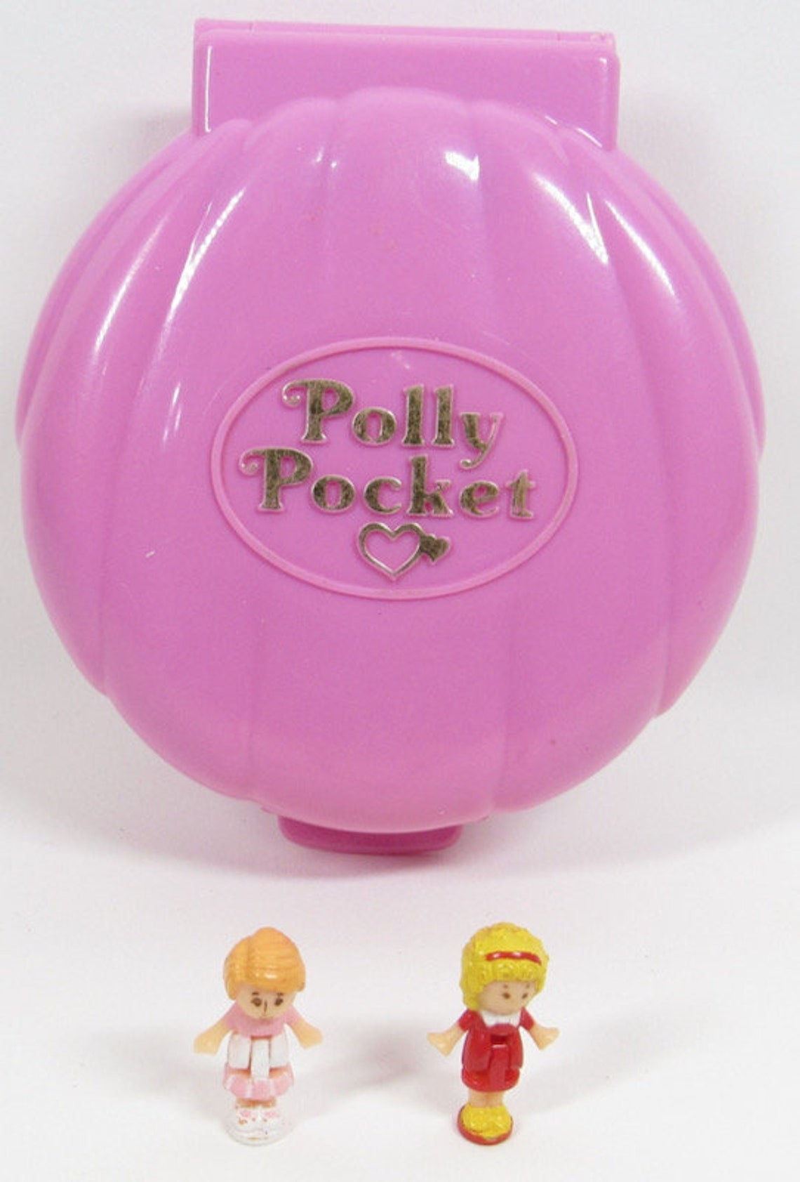 Pink Polly Pocket case with two Polly dolls standing in front of it