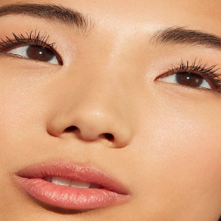 model with feathery and long lashes wearing the mascara