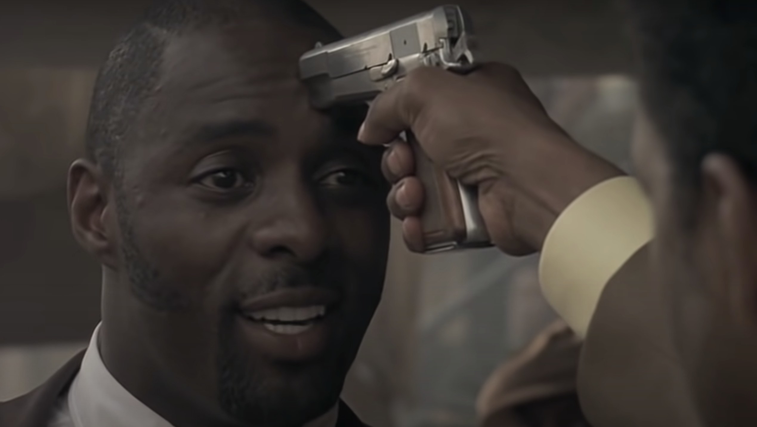 Denzel presses the gun on Idris&#x27; head