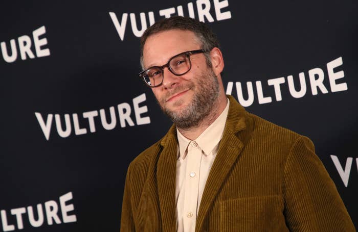 Seth smiles at a red carpet event