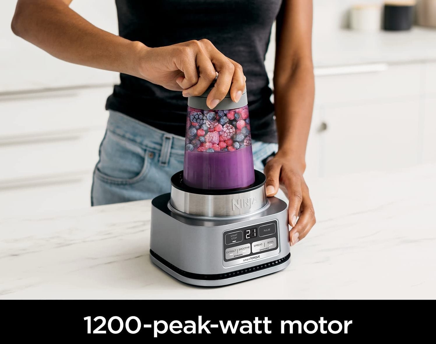 Model using the blender to make a smoothie