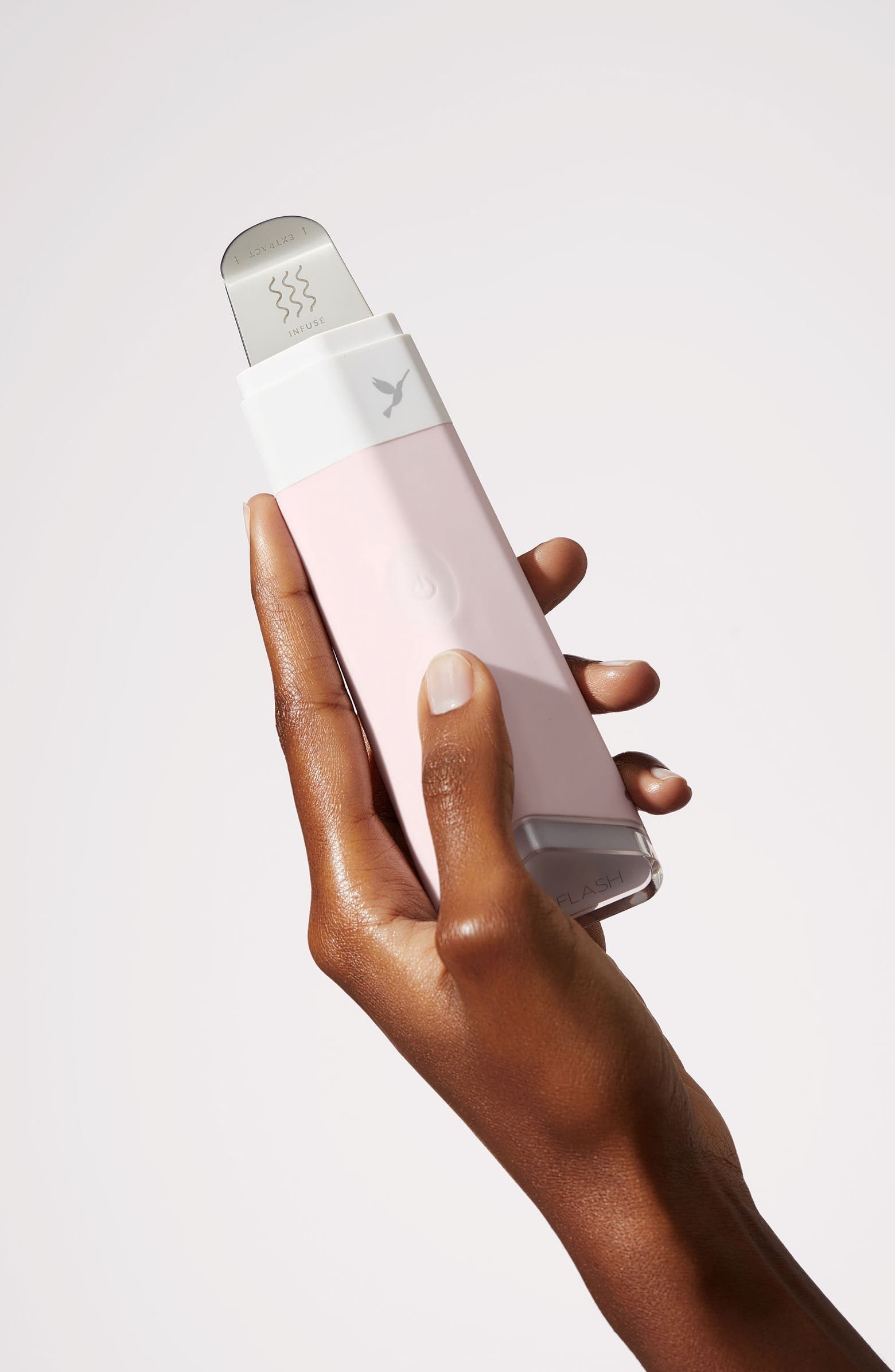 hand holding the tool