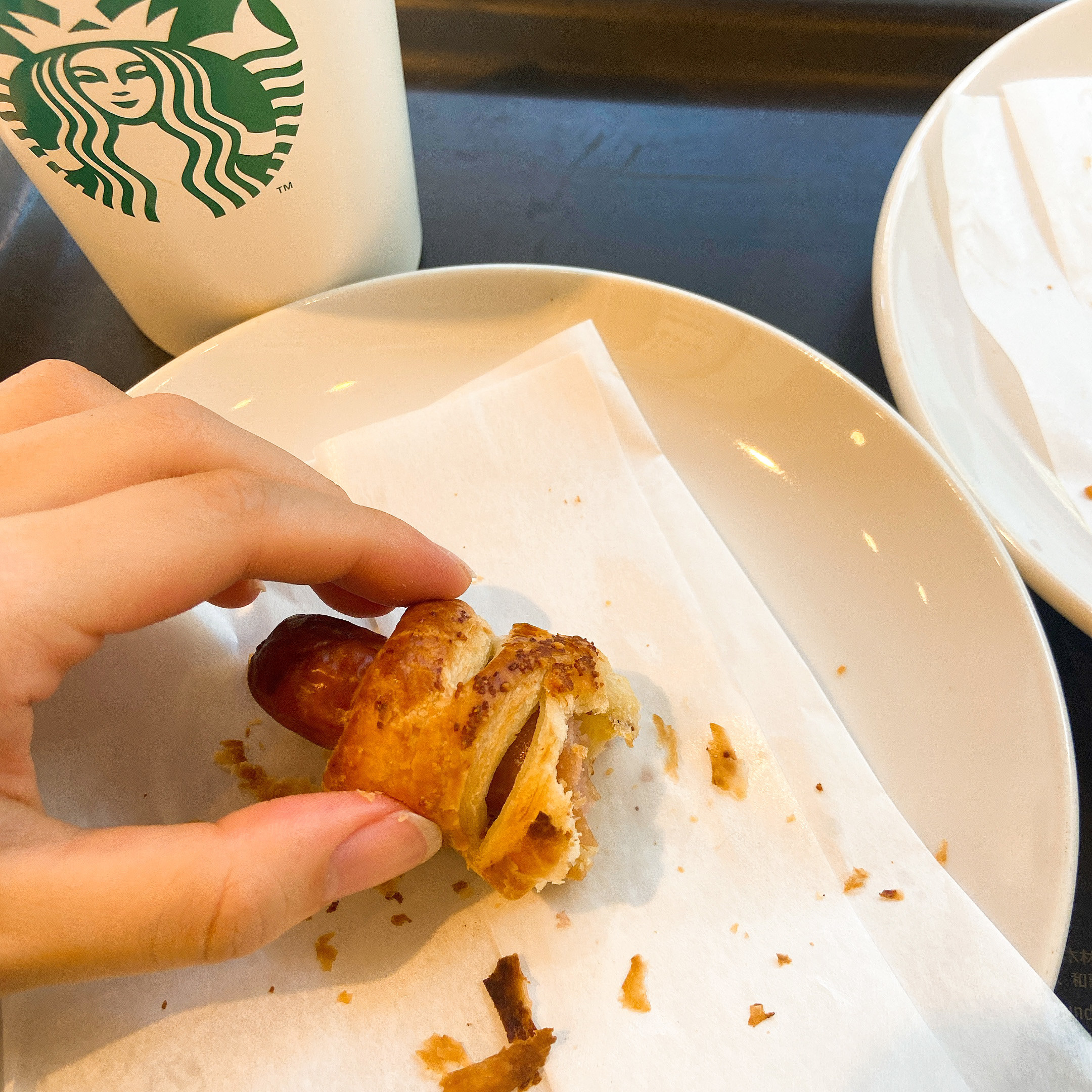 Starbucks Coffee（スターバックスコーヒー）のおすすめのフード「あらびきソーセージパイ」