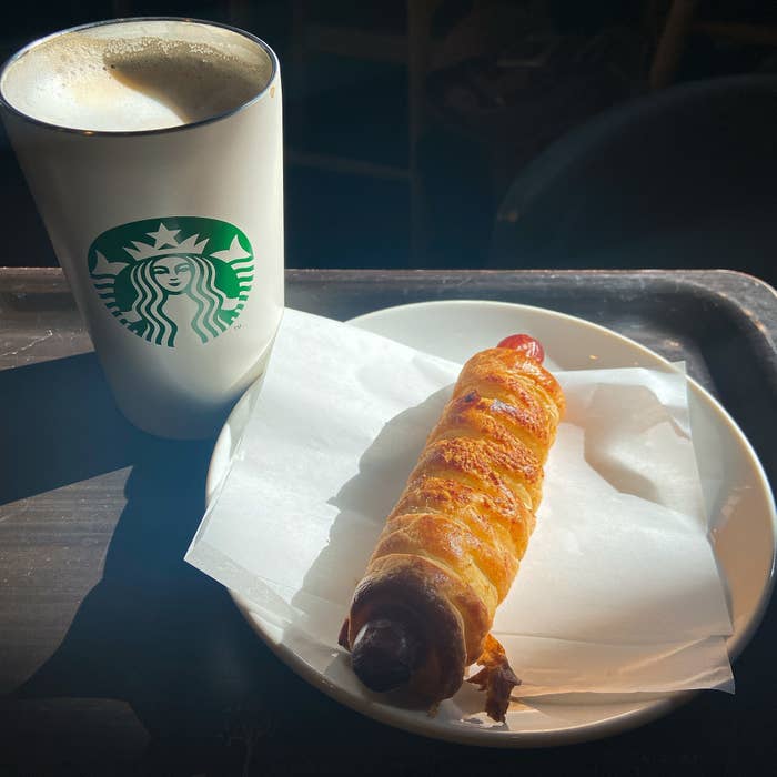 Starbucks Coffee（スターバックスコーヒー）のおすすめのフード「あらびきソーセージパイ」