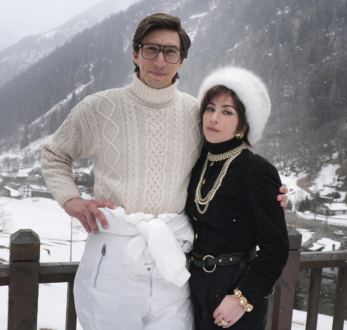 Photo of Adam Driver and Lady Gaga in ski gear in House of Gucci