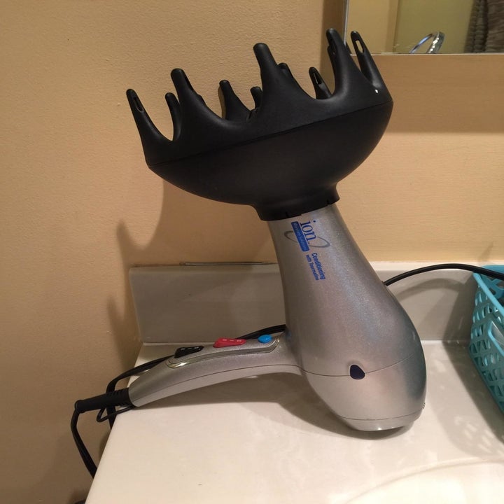 the diffuser attachment on a blowdryer