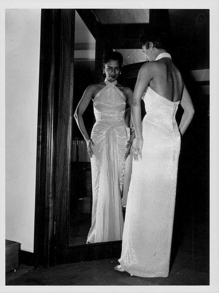 Dorothy Dandridge posing for a photo while starring in the mirror